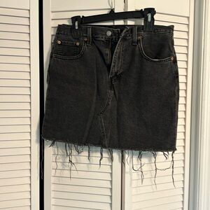 Size 31 waist Levi’s faded black denim mini skirt